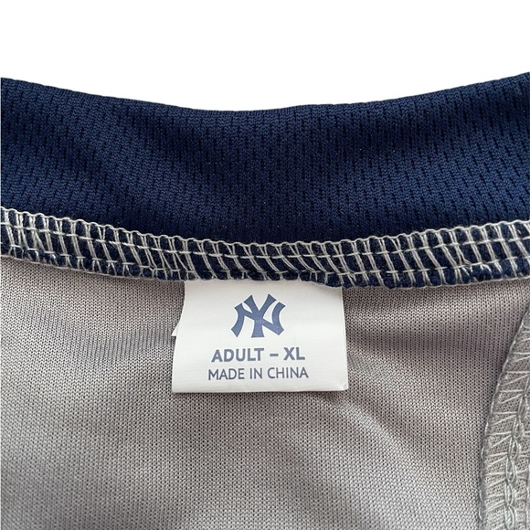NWOT New York Yankee Hockey Jersey - Picture 9 of 9